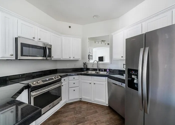 Landing Stunning 2Bd Game Room Gym Apartment