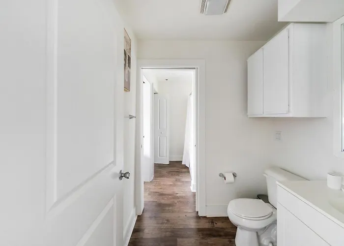 Landing Stunning 2Bd Game Room Gym Apartment *