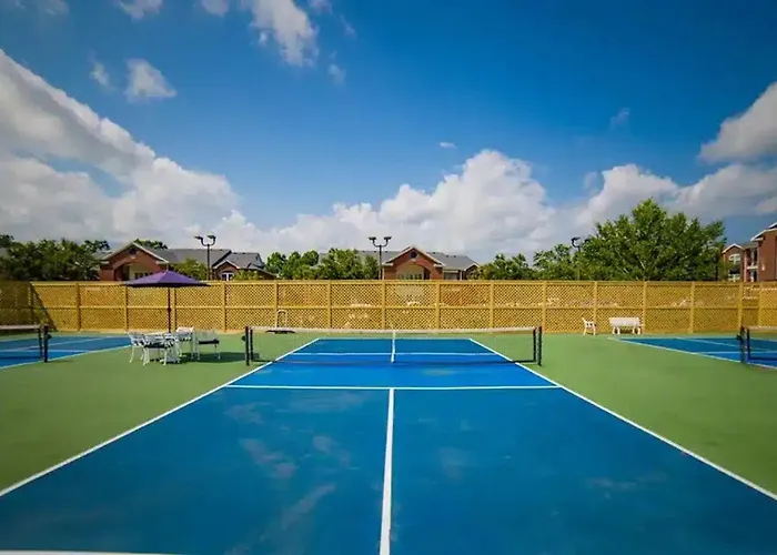 Landing Stunning 2Bd Game Room Gym Apartment